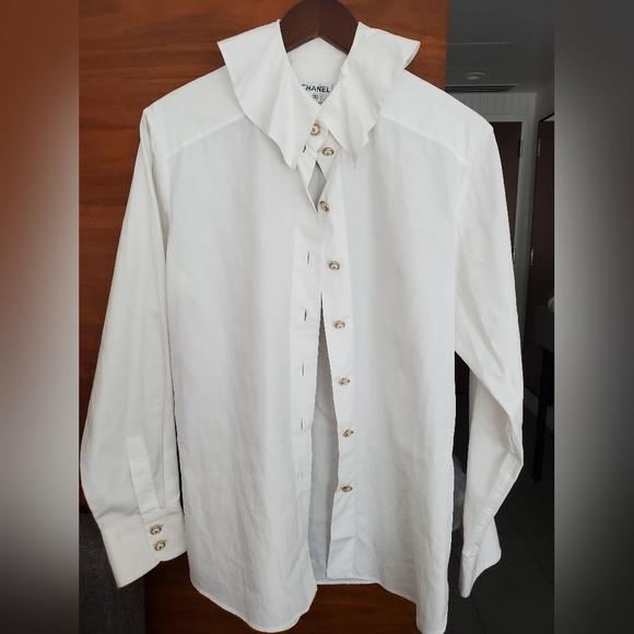 Sz 40 Authentic Chanel collared cotton blouse in pristine condition - Picture 1 of 7